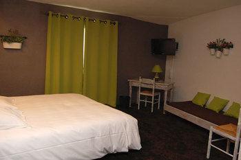 Hotel Le Domanial Commelle-Vernay Bagian luar foto