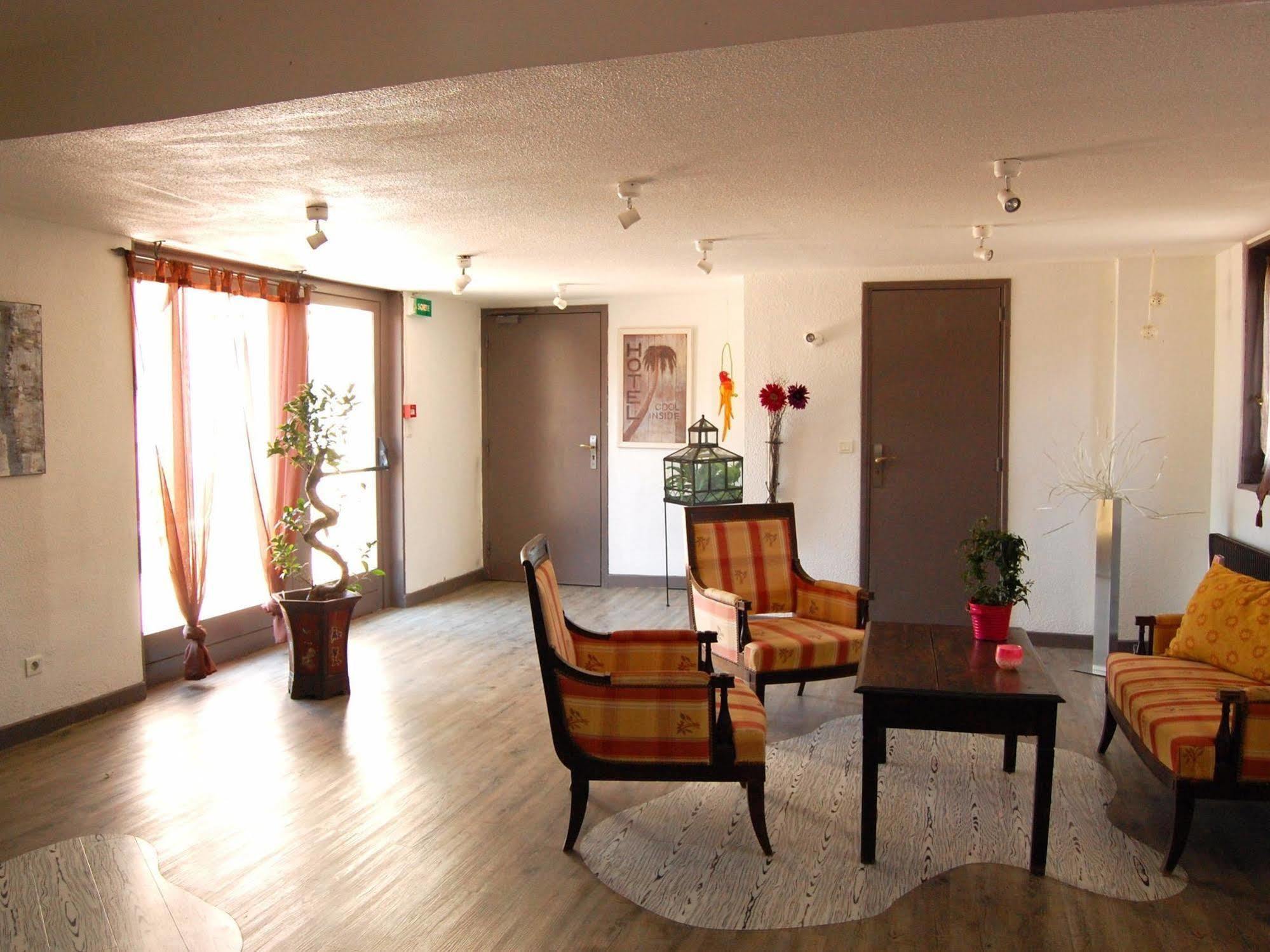 Hotel Le Domanial Commelle-Vernay Bagian luar foto